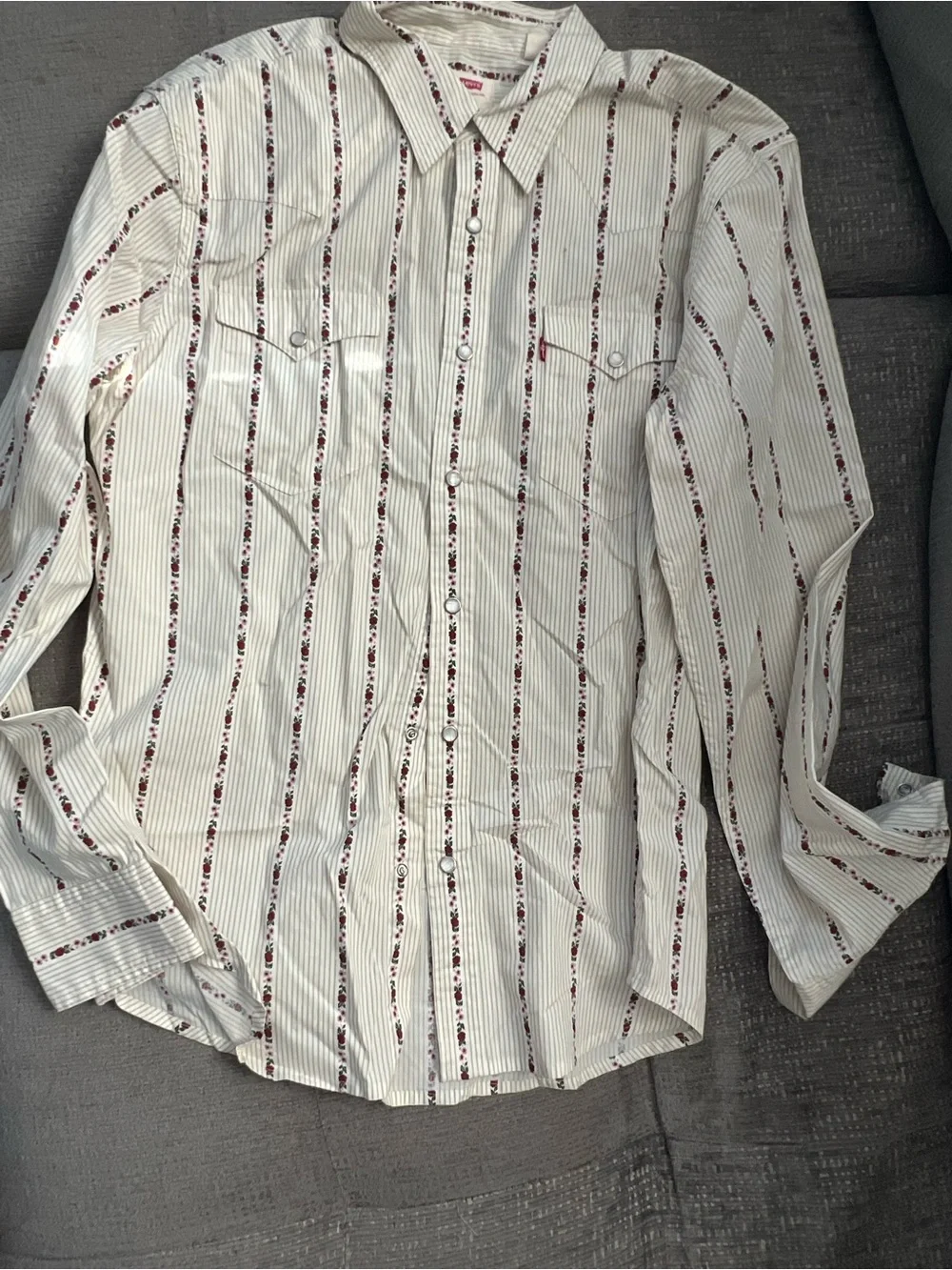Levi's White Button-Down Shirt with Red Stripe Detail. J17